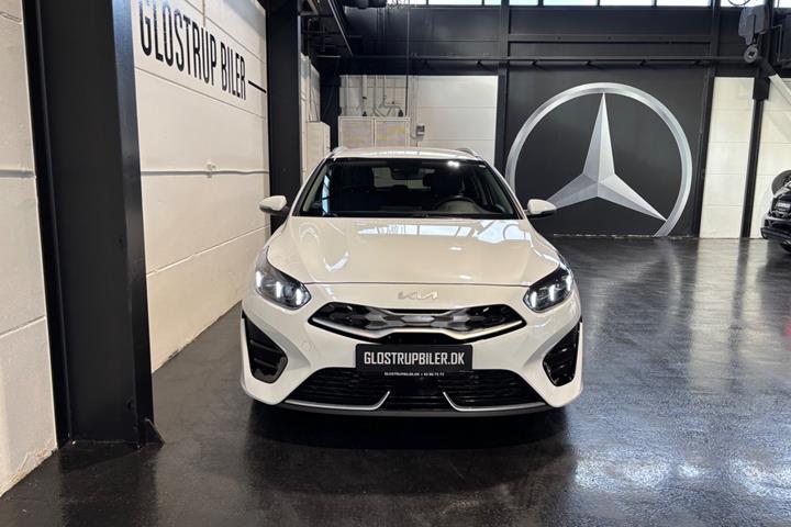 Hvid Kia Ceed fra 2023