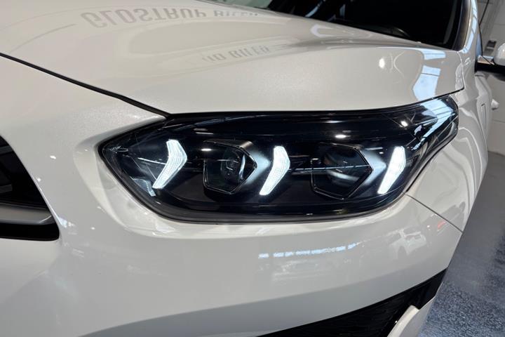 Hvid Kia Ceed fra 2023