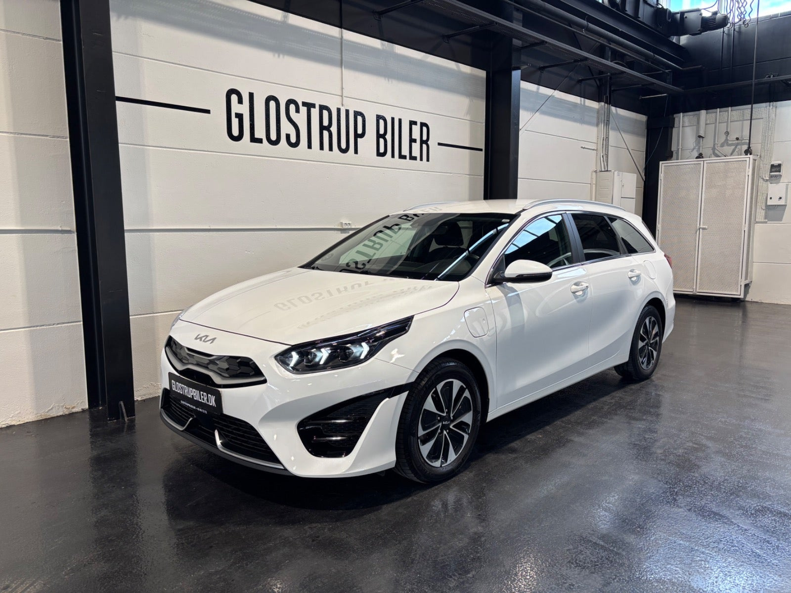 Hvid Kia Ceed fra 2023