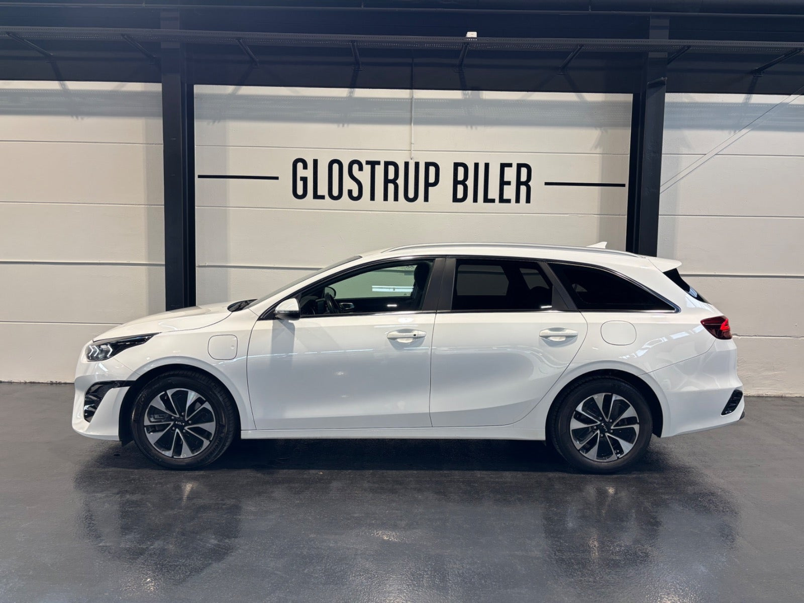 Hvid Kia Ceed fra 2023