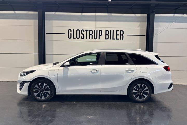 Hvid Kia Ceed fra 2023