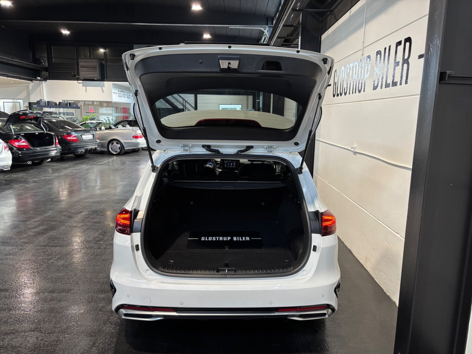 Hvid Kia Ceed fra 2023