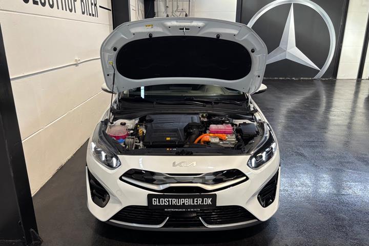 Hvid Kia Ceed fra 2023