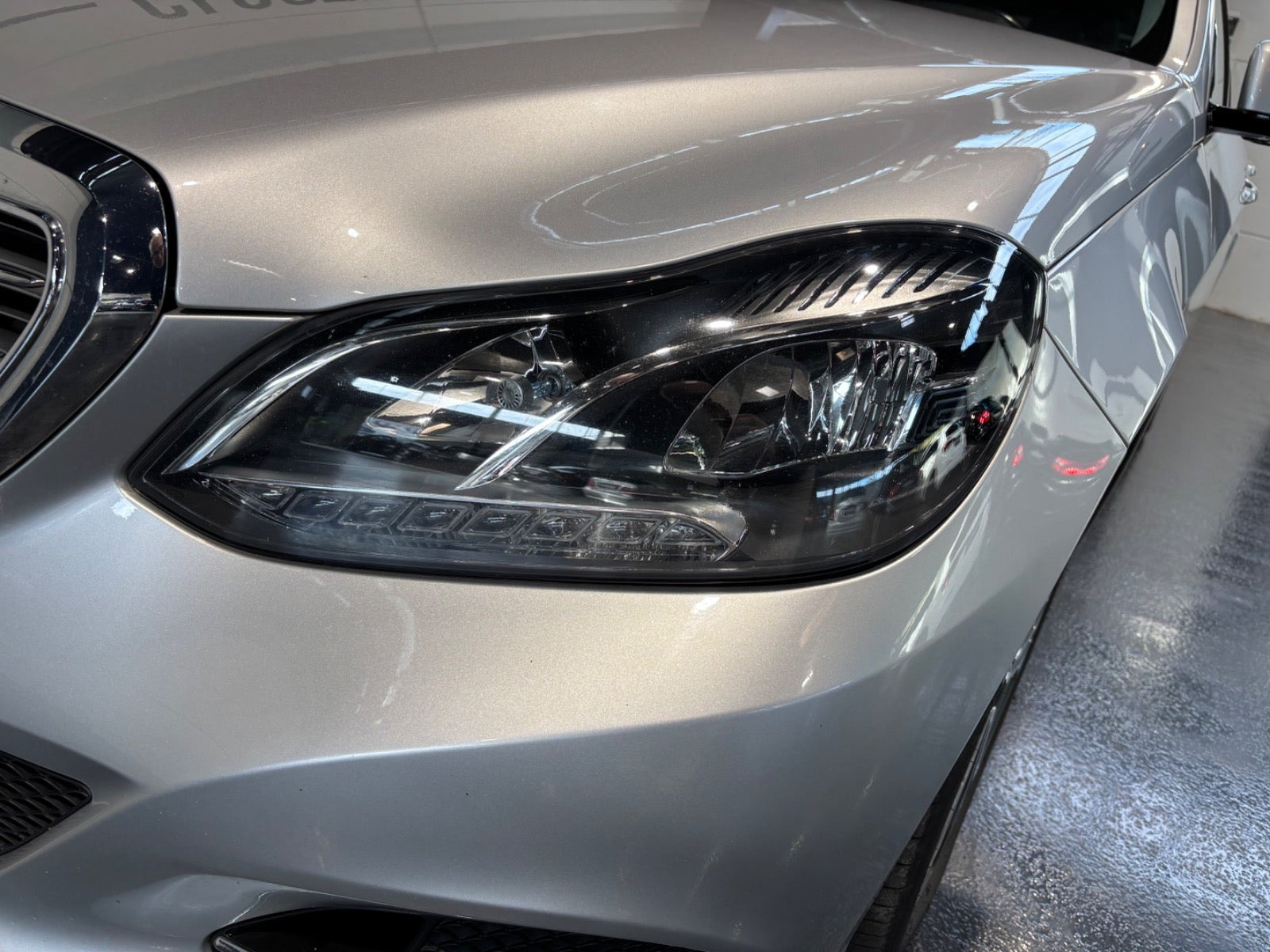 Sølv Mercedes E200 fra 2014