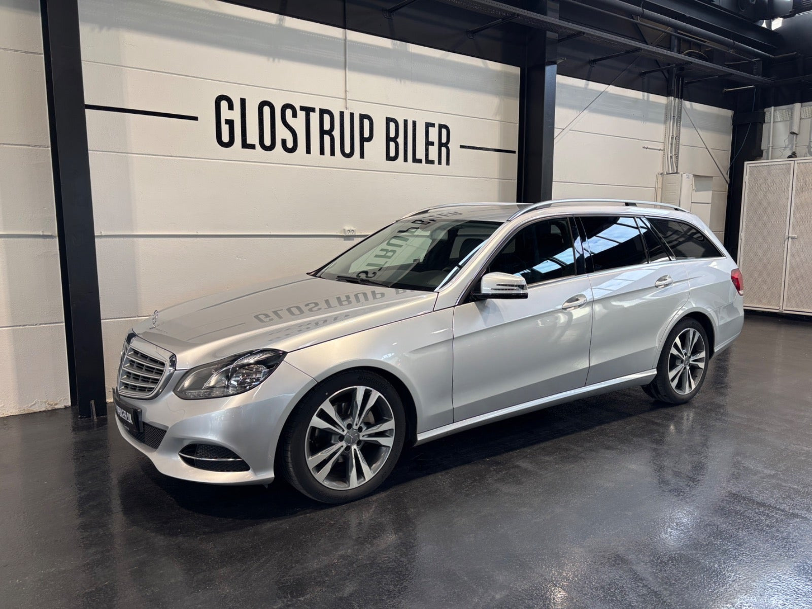 Sølv Mercedes E200 fra 2014
