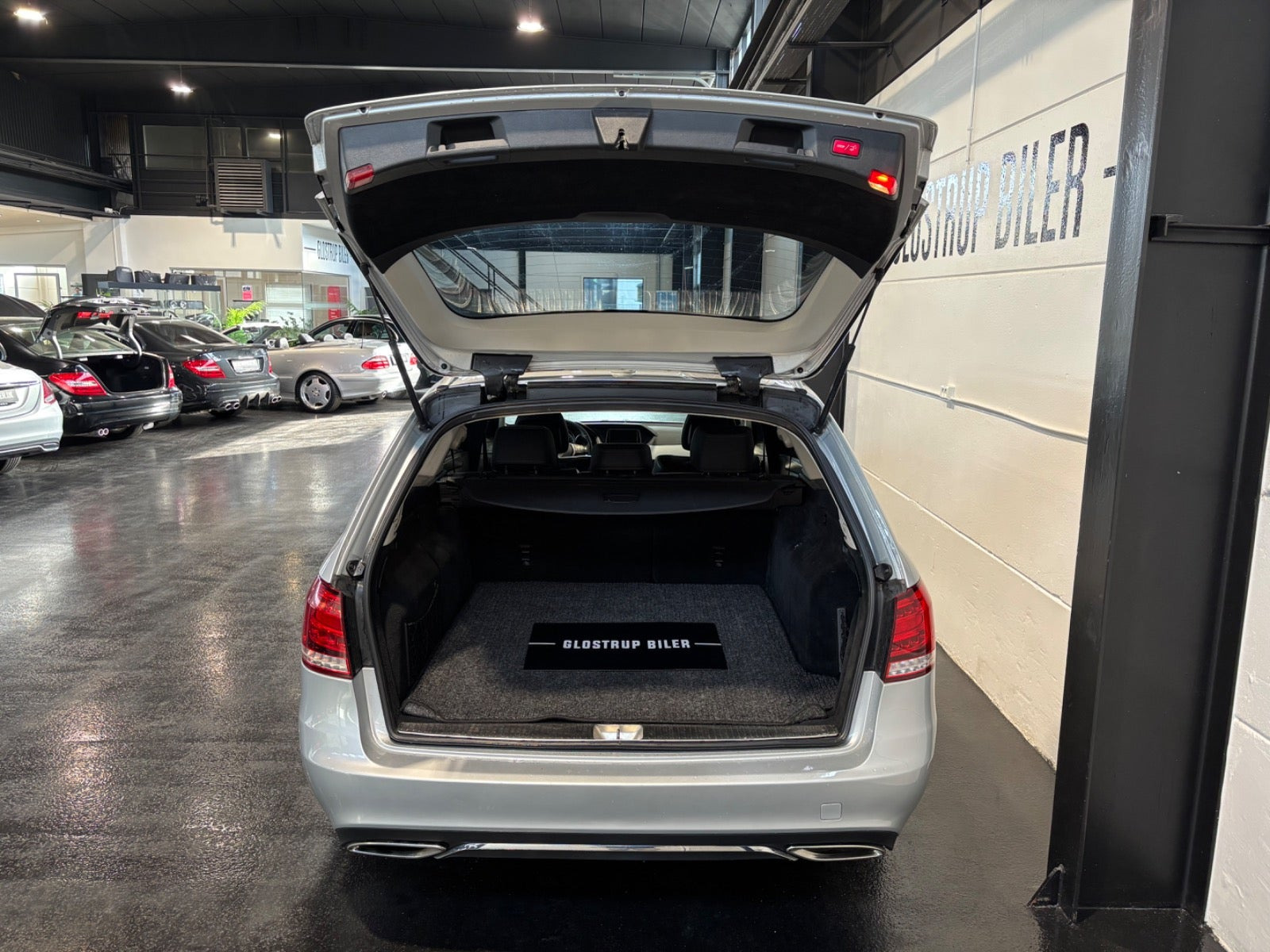 Sølv Mercedes E200 fra 2014