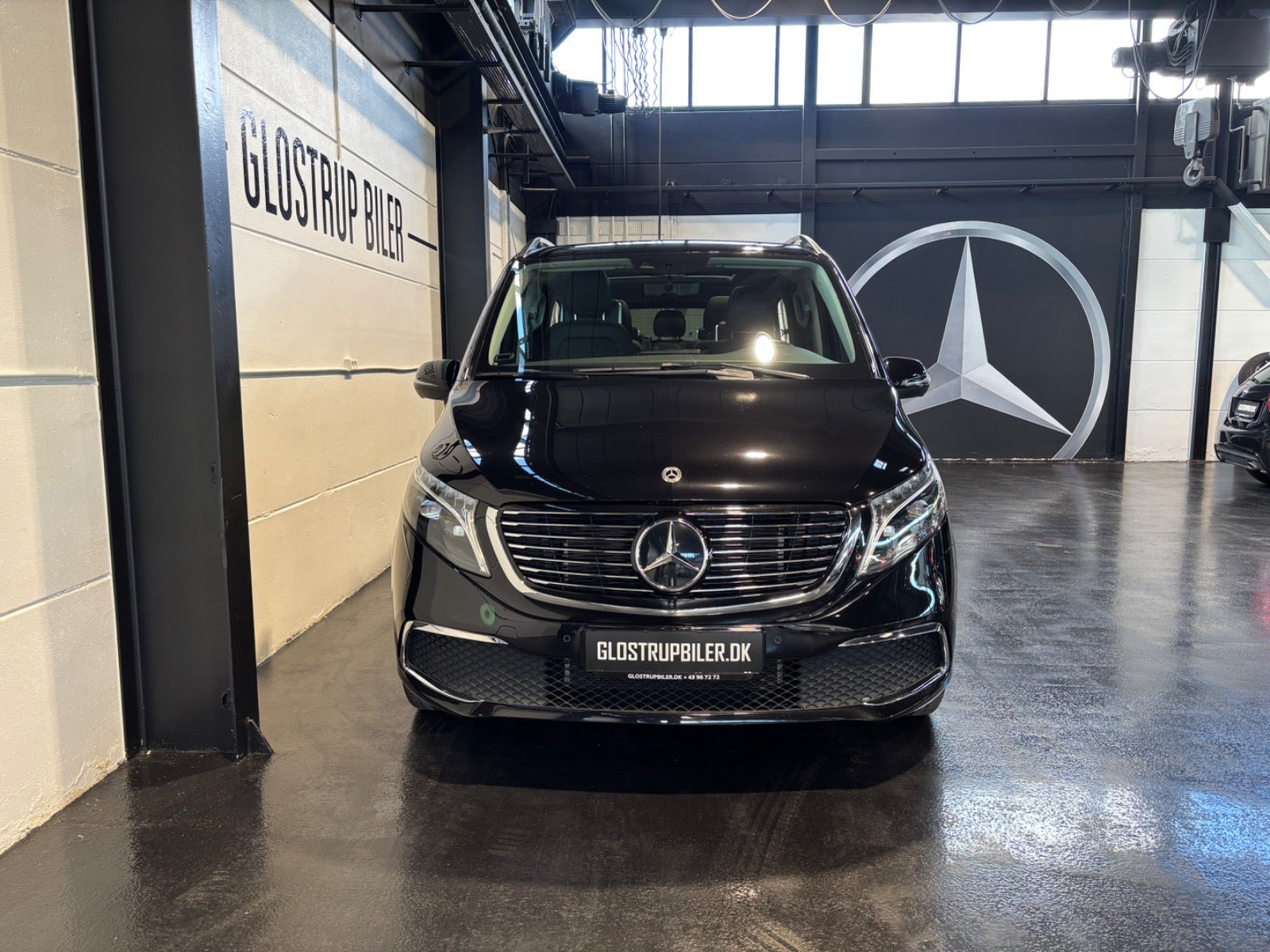 Sort Mercedes EQV300 fra 2023