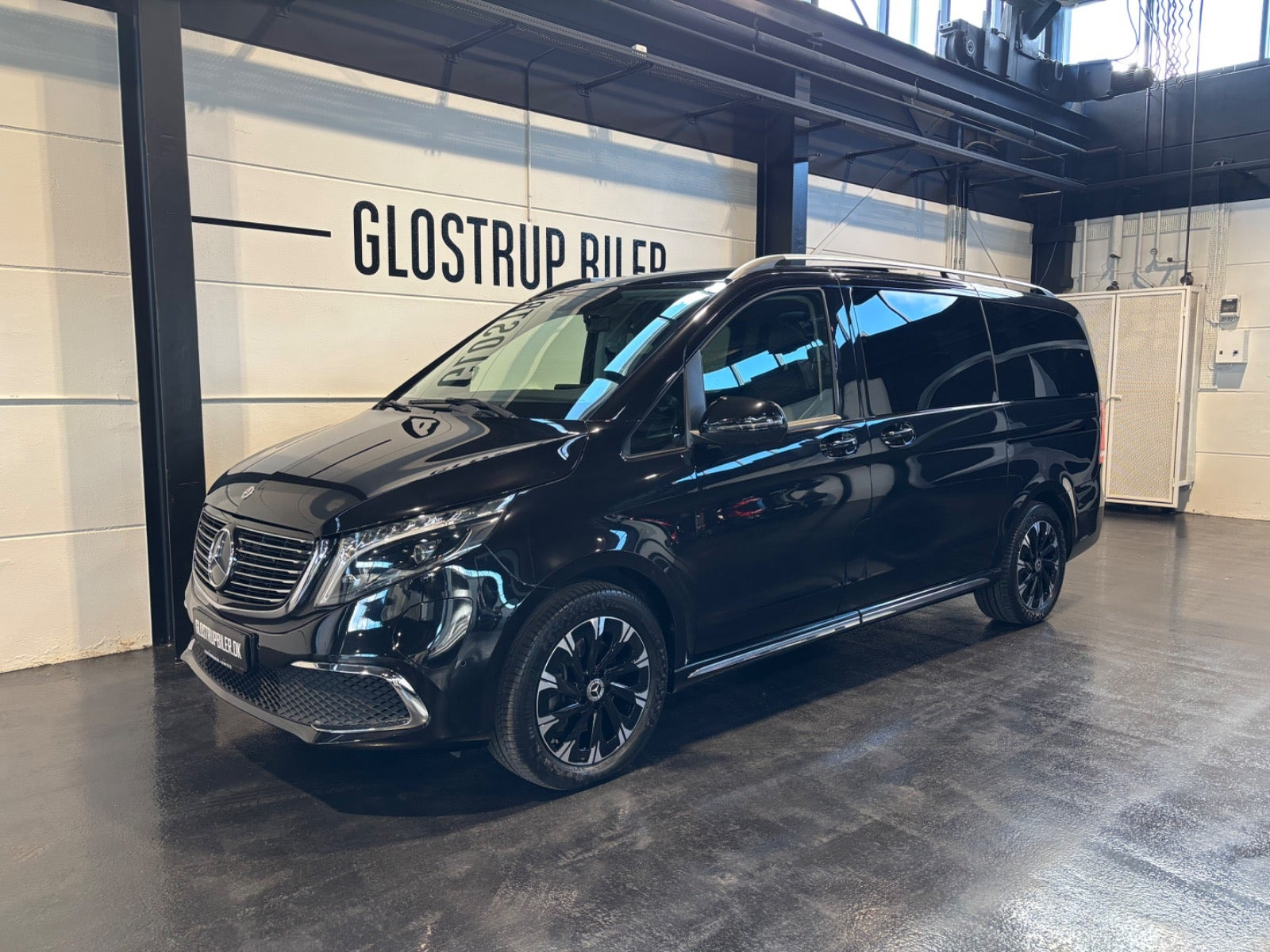 Sort Mercedes EQV300 fra 2023