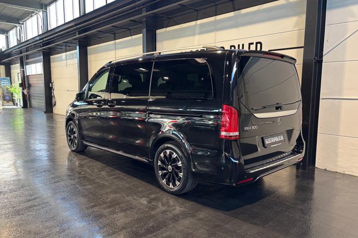 Sort Mercedes EQV300 fra 2023
