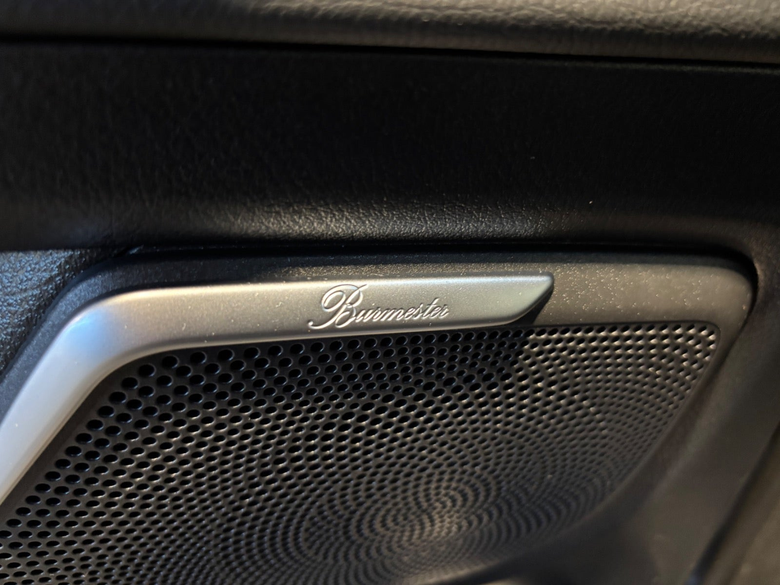 Sort Mercedes EQV300 fra 2023