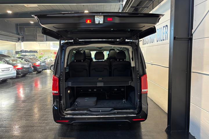 Sort Mercedes EQV300 fra 2023