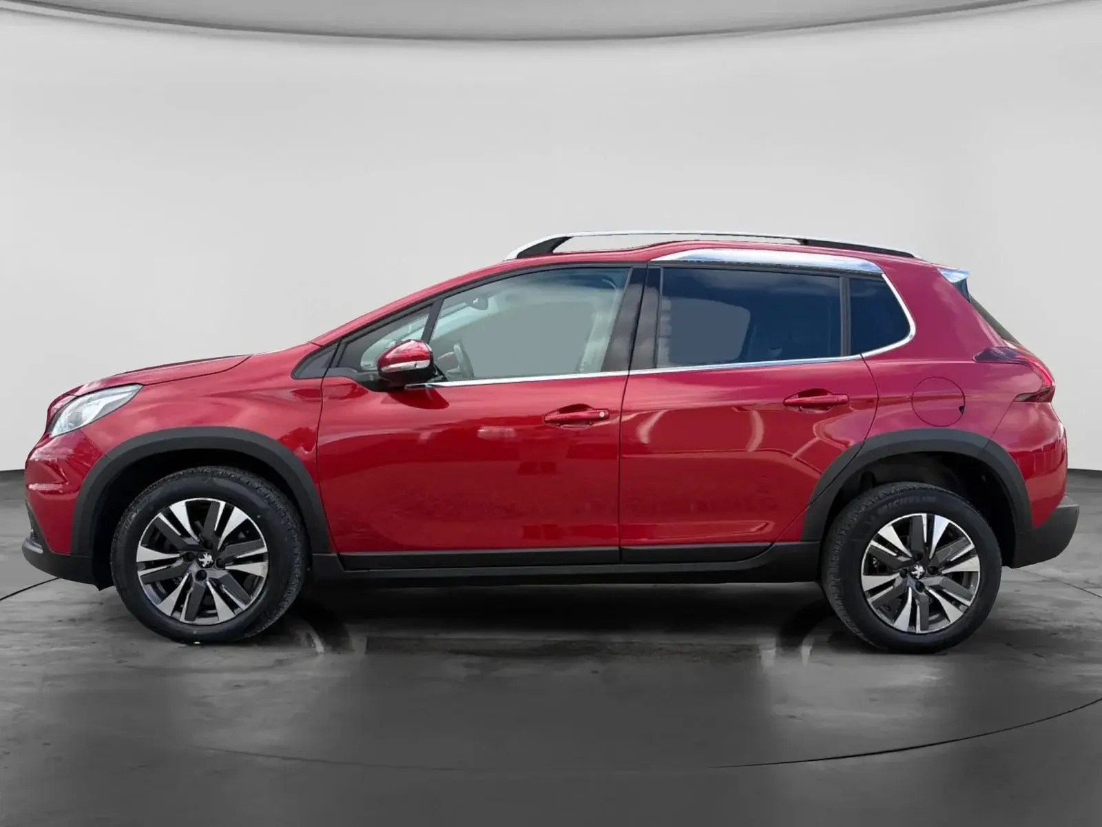 Rød Peugeot 2008 fra 2019