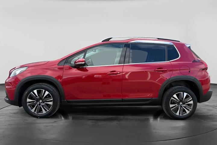 Rød Peugeot 2008 fra 2019