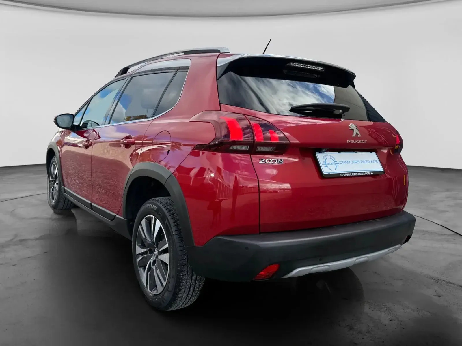 Rød Peugeot 2008 fra 2019
