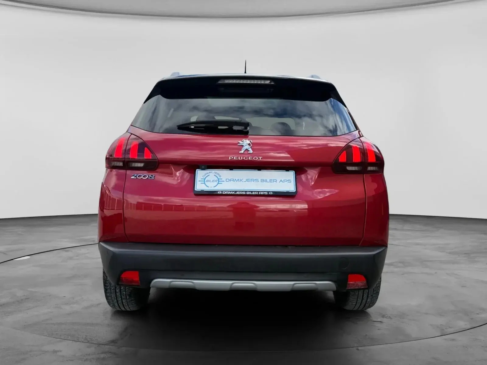 Rød Peugeot 2008 fra 2019