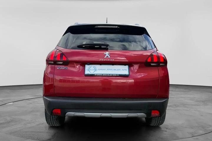 Rød Peugeot 2008 fra 2019