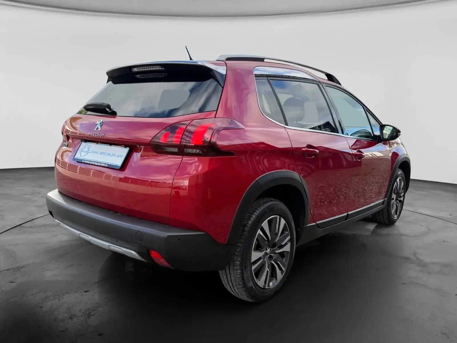 Rød Peugeot 2008 fra 2019