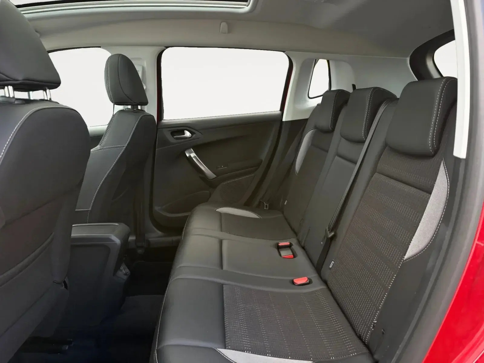 Rød Peugeot 2008 fra 2019