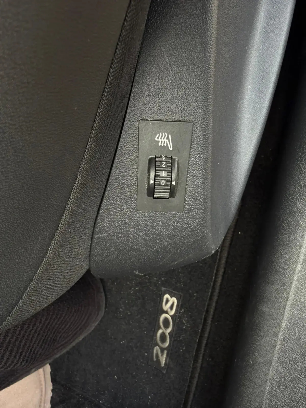 Rød Peugeot 2008 fra 2019