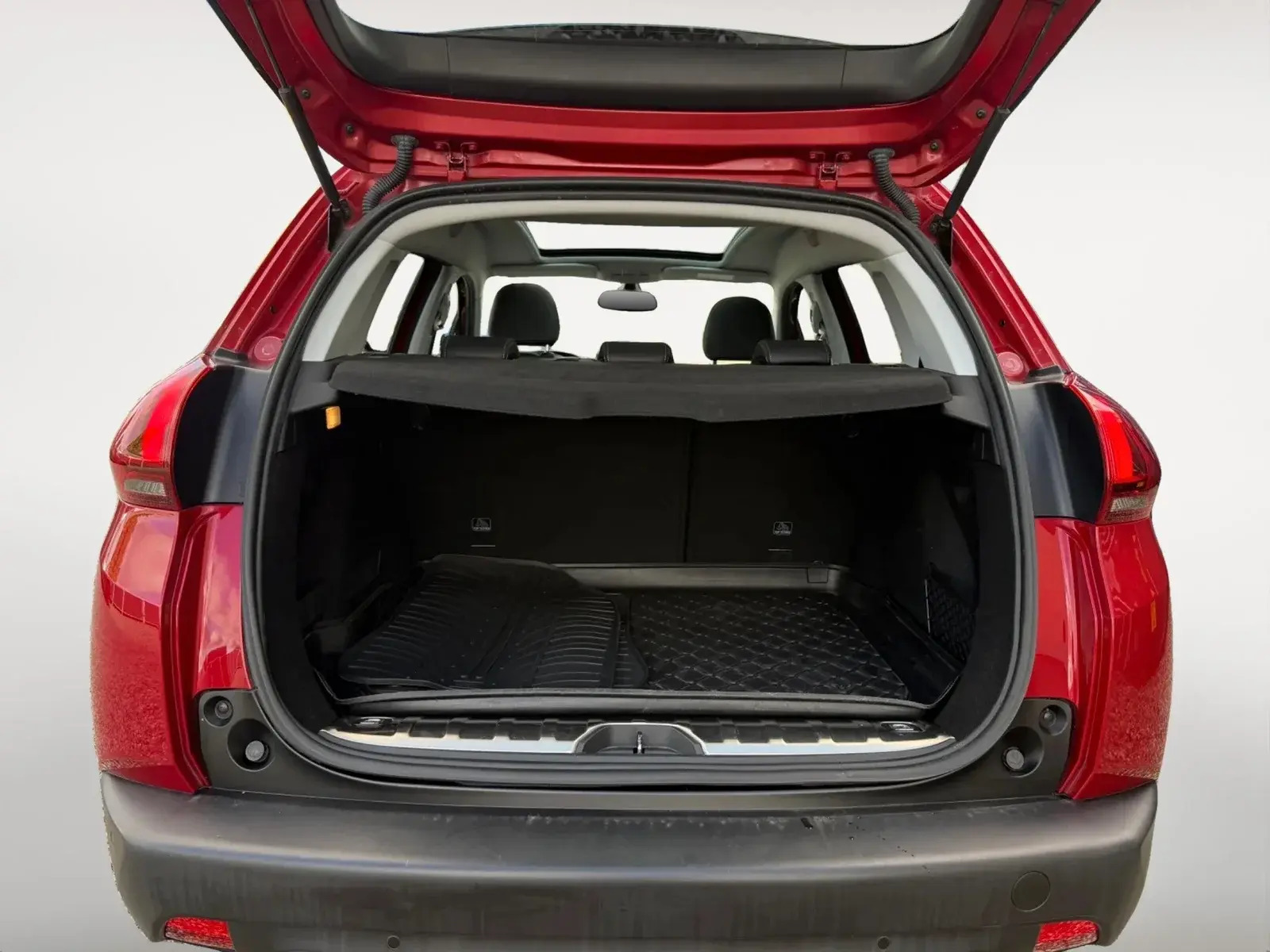 Rød Peugeot 2008 fra 2019