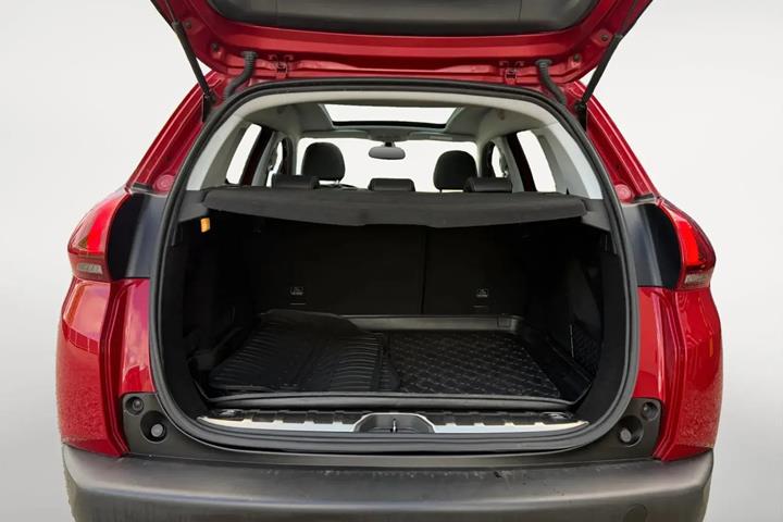 Rød Peugeot 2008 fra 2019