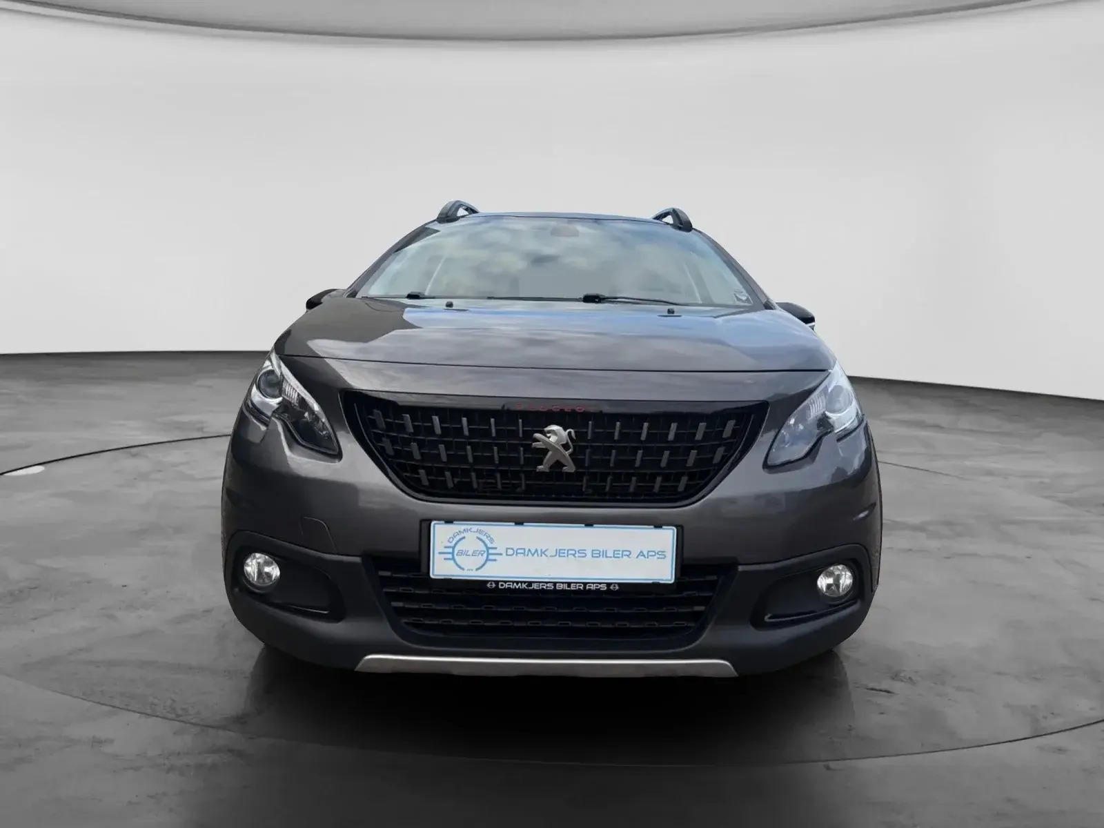 Grå Peugeot 2008 fra 2019
