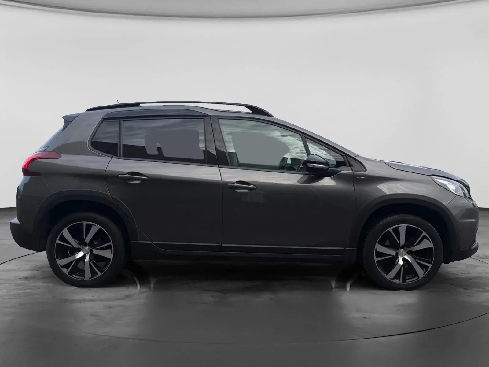 Grå Peugeot 2008 fra 2019