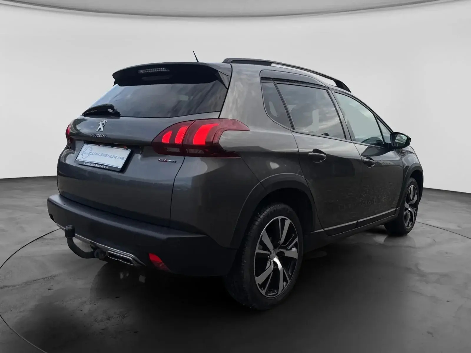 Grå Peugeot 2008 fra 2019