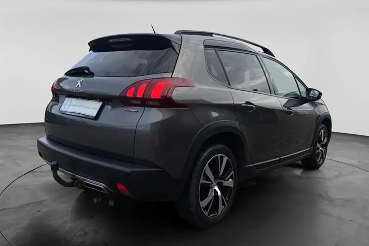 Grå Peugeot 2008 fra 2019