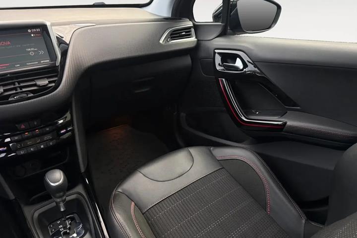 Grå Peugeot 2008 fra 2019