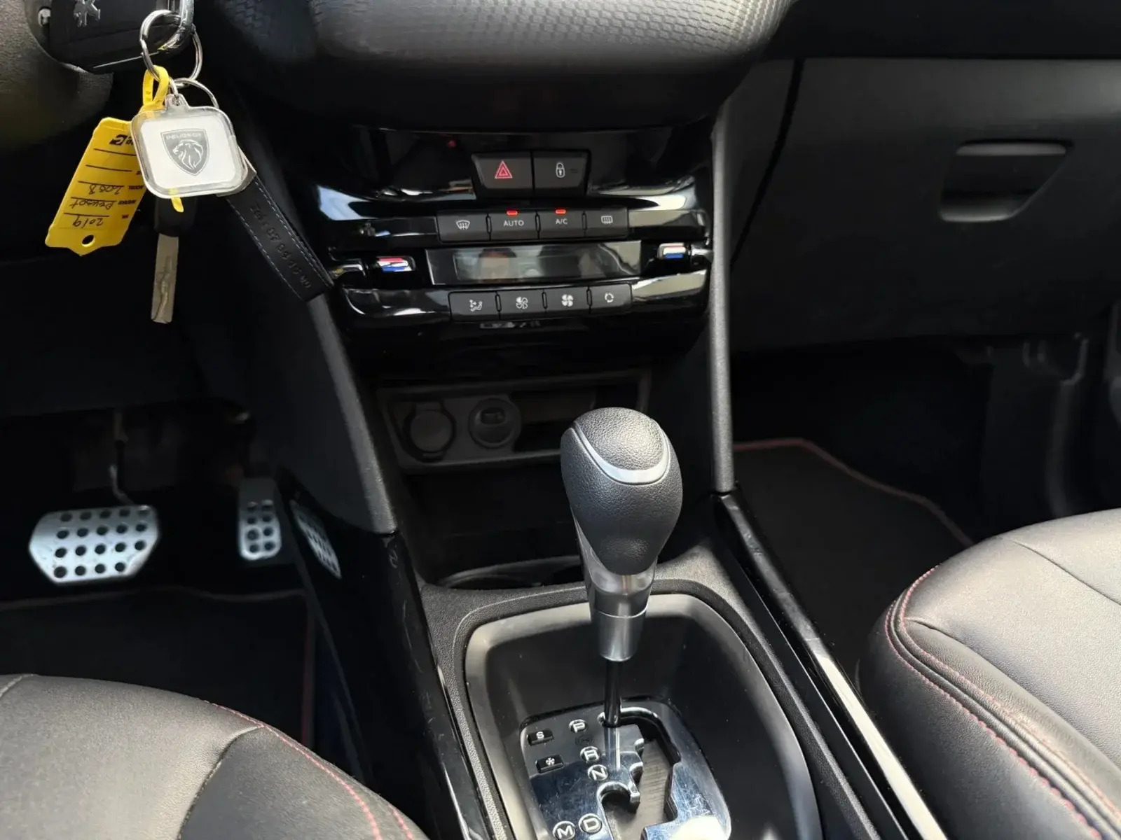 Sort Peugeot 2008 fra 2019