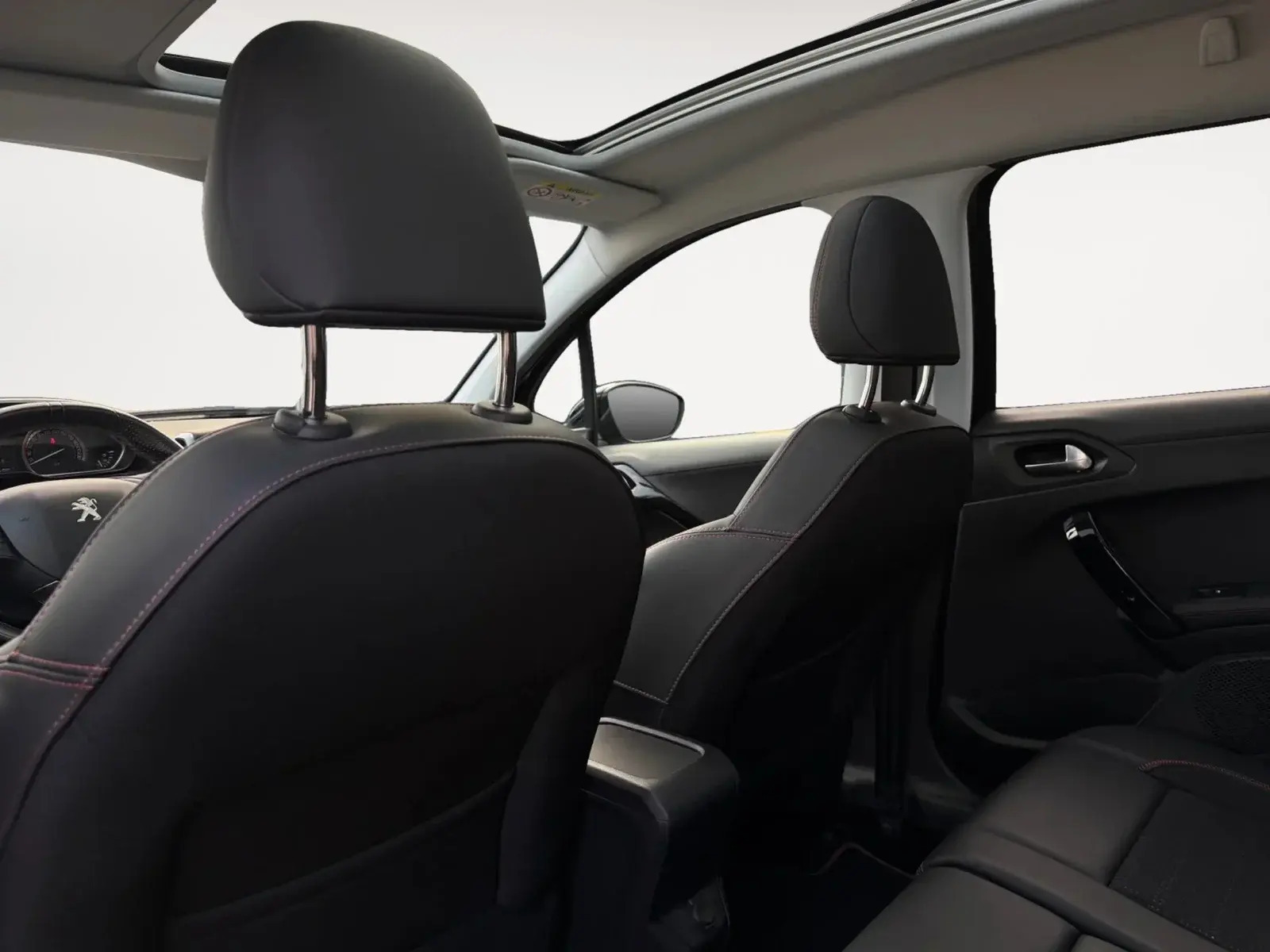 Sort Peugeot 2008 fra 2019