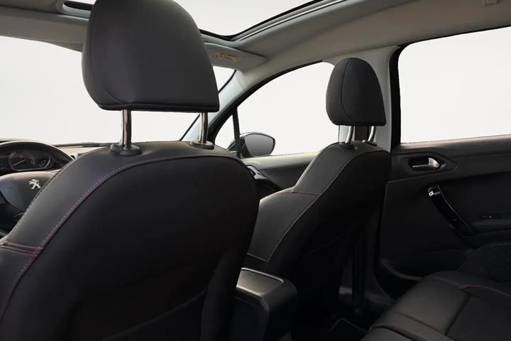 Sort Peugeot 2008 fra 2019