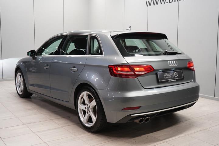 Grå Audi A3 fra 2017