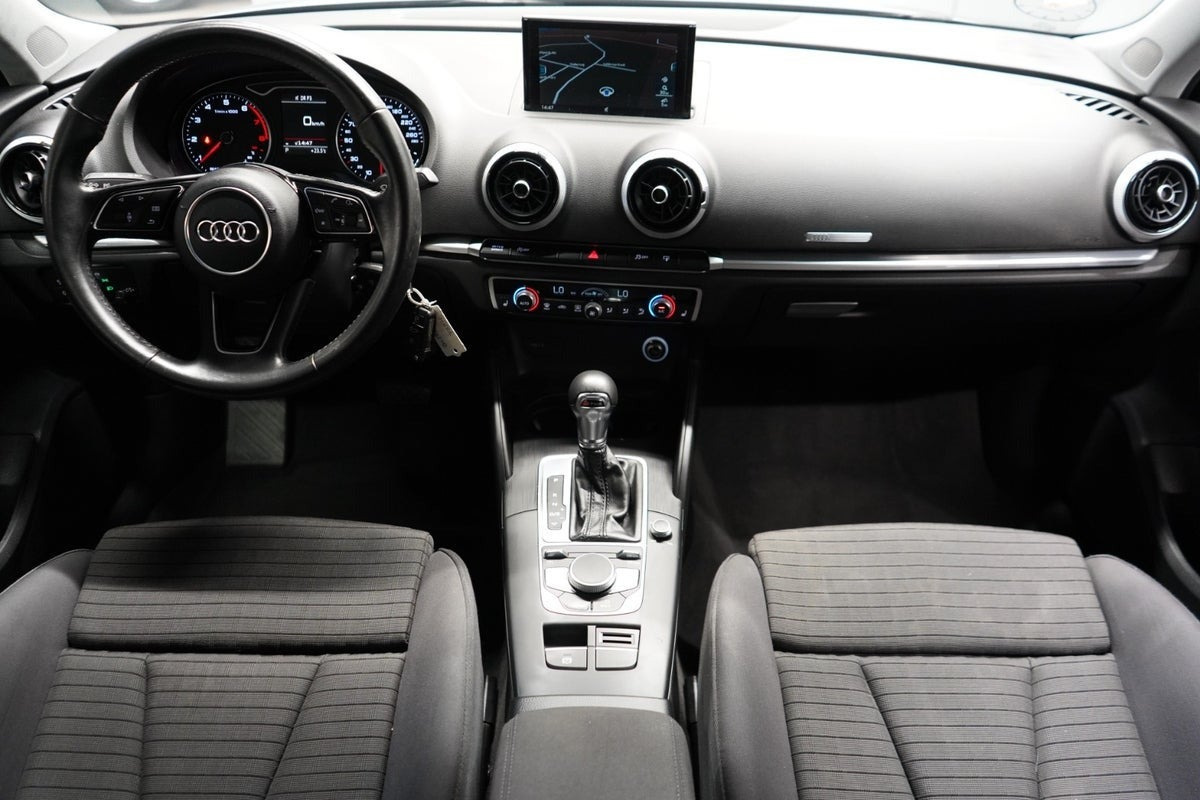 Grå Audi A3 fra 2017