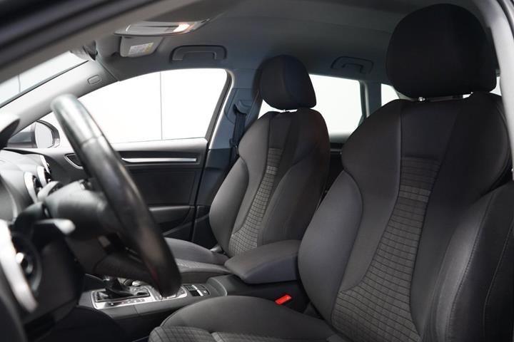 Grå Audi A3 fra 2017
