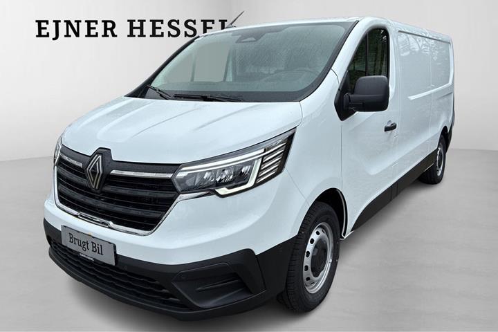 Hvid Renault Trafic fra 2026 set udefra