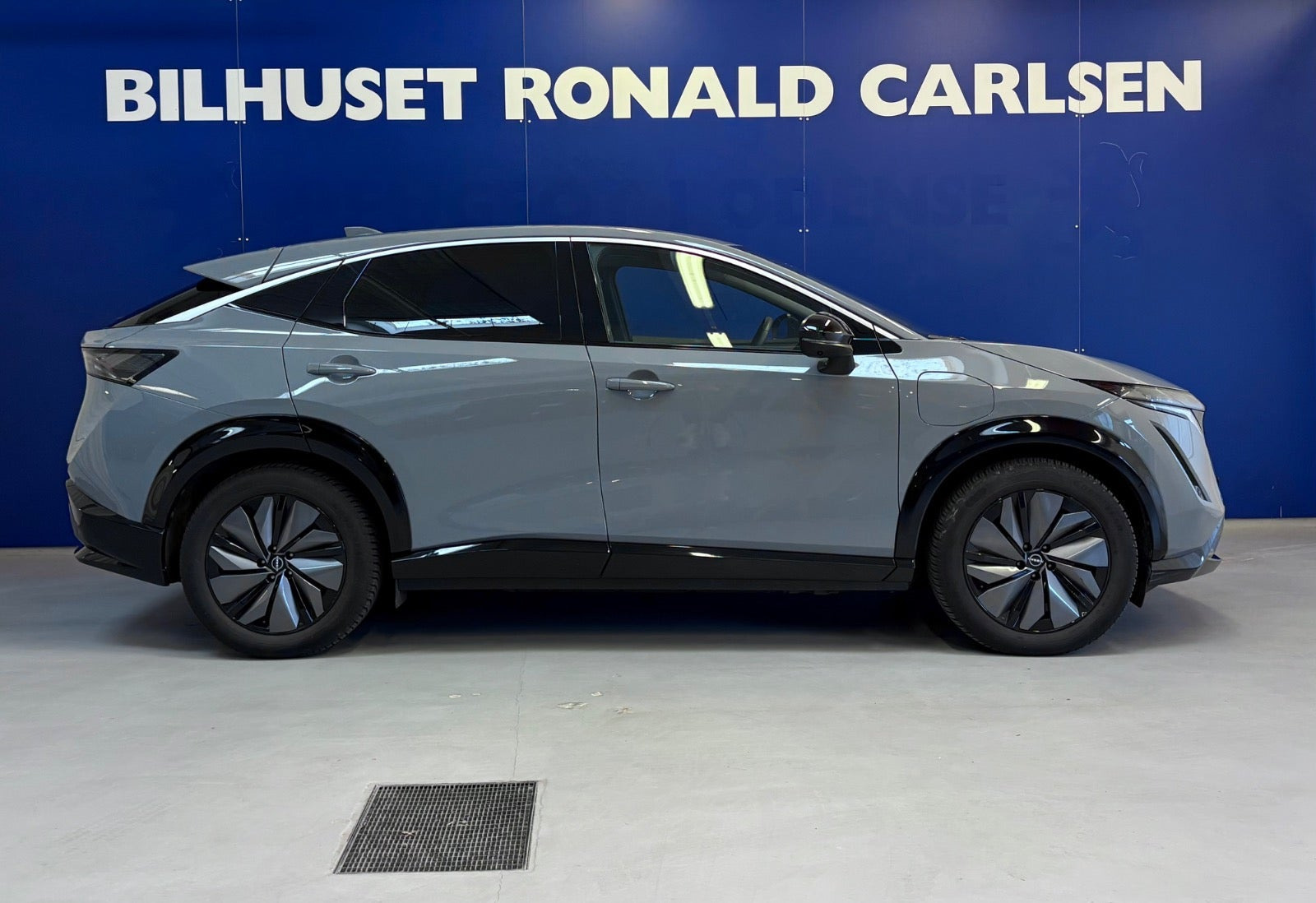 Grå Nissan Ariya fra 2022