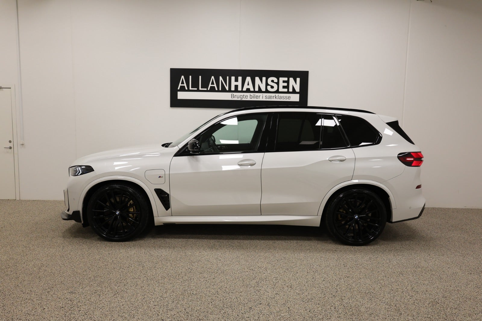 Hvid BMW X5 fra 2023