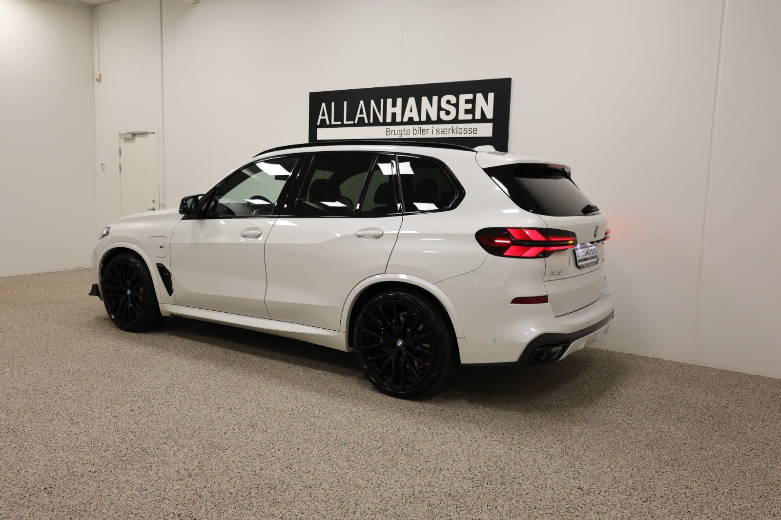 Hvid BMW X5 fra 2023