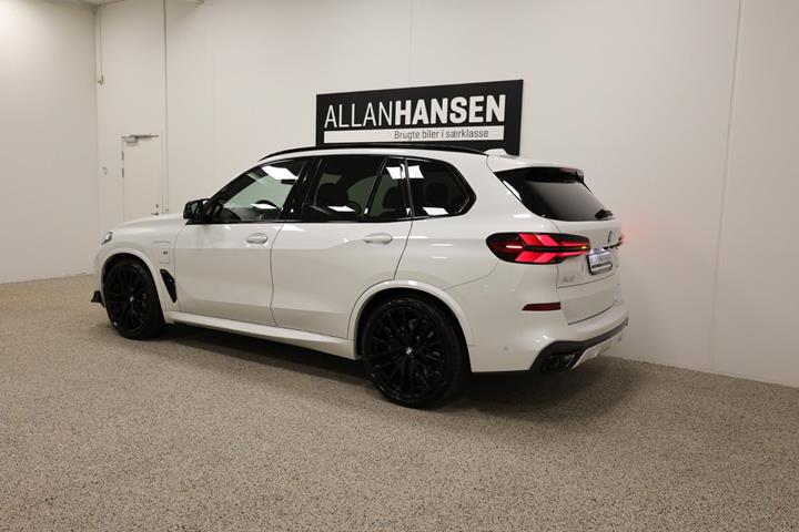 Hvid BMW X5 fra 2023