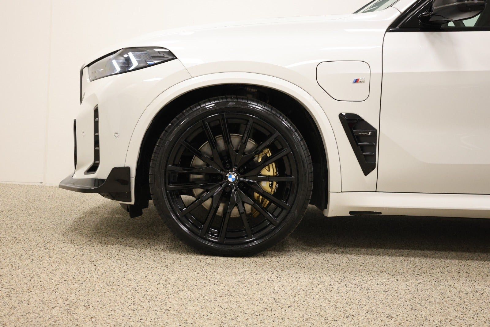 Hvid BMW X5 fra 2023