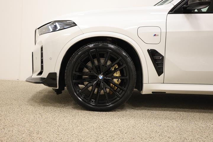 Hvid BMW X5 fra 2023