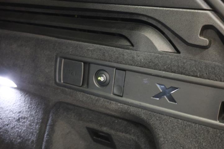 Hvid BMW X5 fra 2023