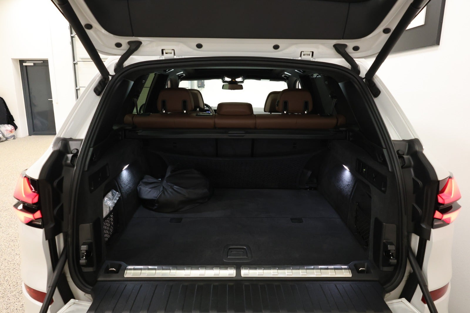 Hvid BMW X5 fra 2023