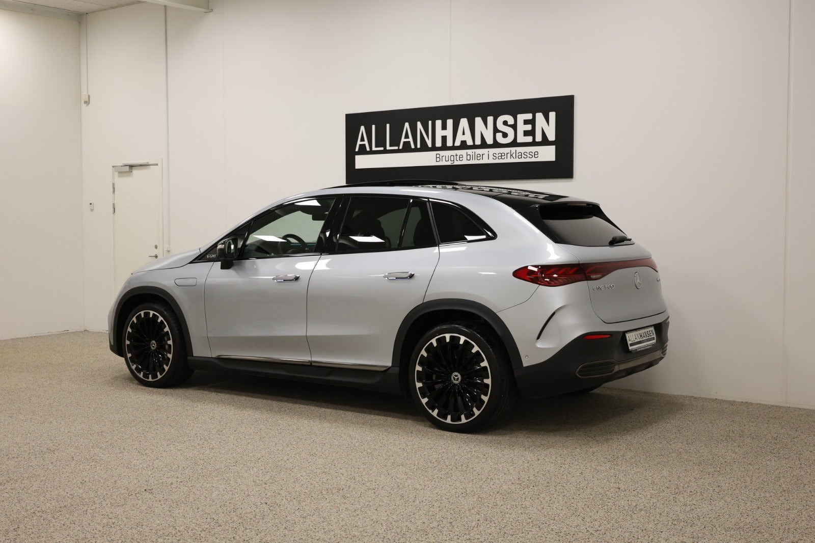 Sølv Mercedes EQE500 SUV fra 2023