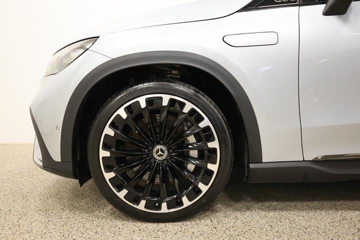 Sølv Mercedes EQE500 SUV fra 2023