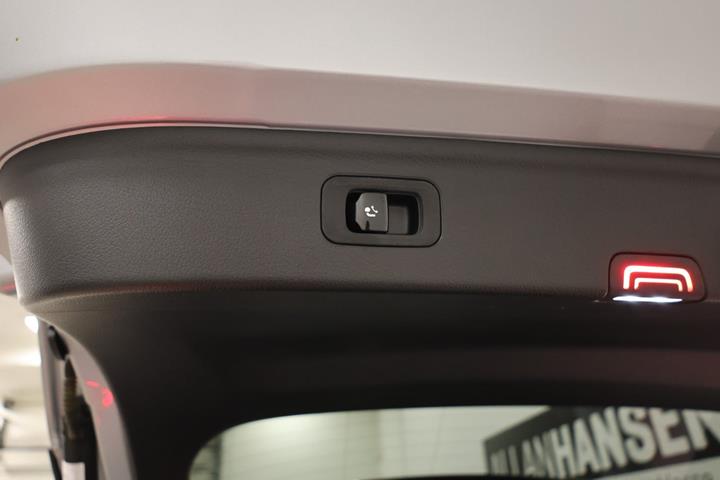 Sølv Mercedes EQE500 SUV fra 2023
