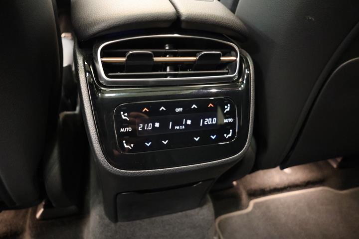 Sølv Mercedes EQE500 SUV fra 2023