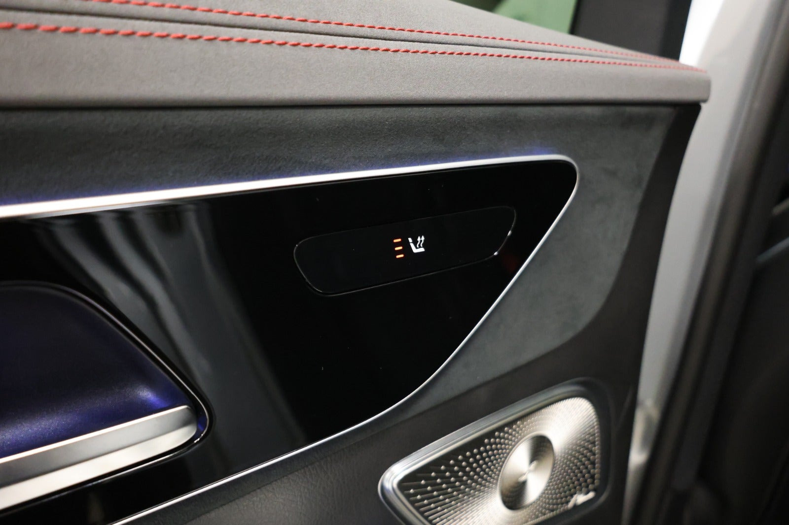 Sølv Mercedes EQE500 SUV fra 2023